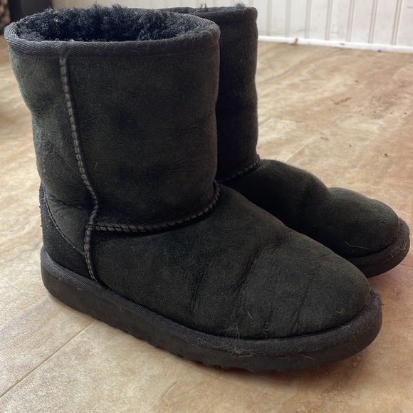 Black Uggs - Picture 2 of 3